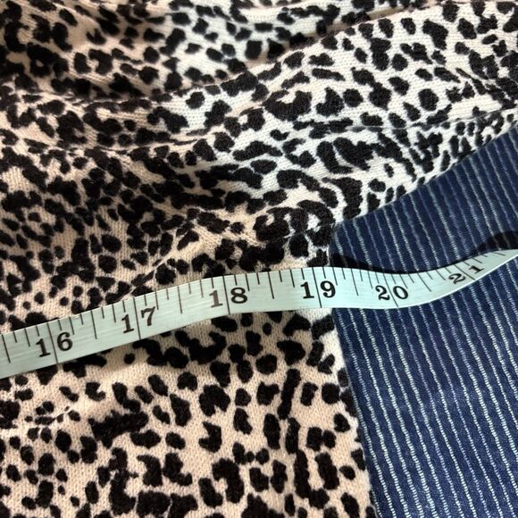 Croft & Barrow Womens M Sweater Black White Leopard Animal Print Knit Boho Chic - Picture 5 of 7